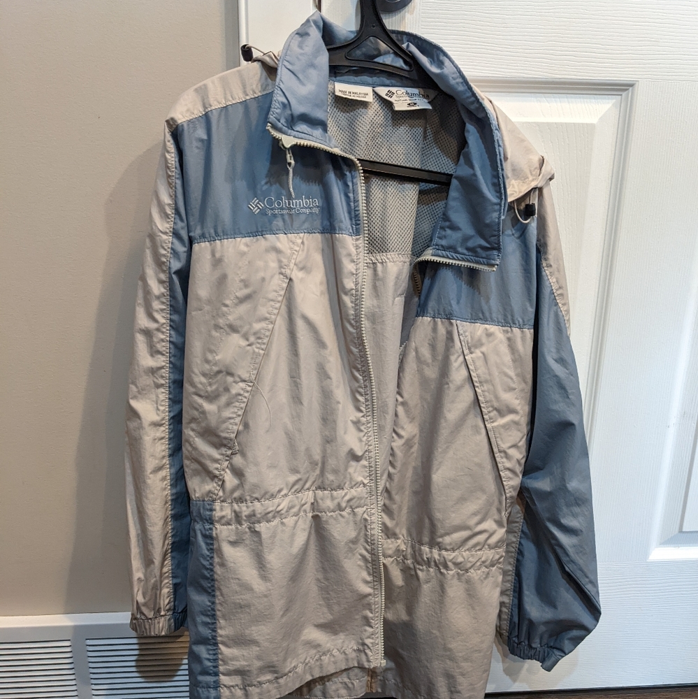 Packable windbreaker